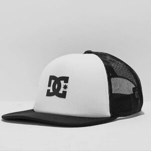 DC Shoes Gas Station Black and White Trucker Hat Size L-XL